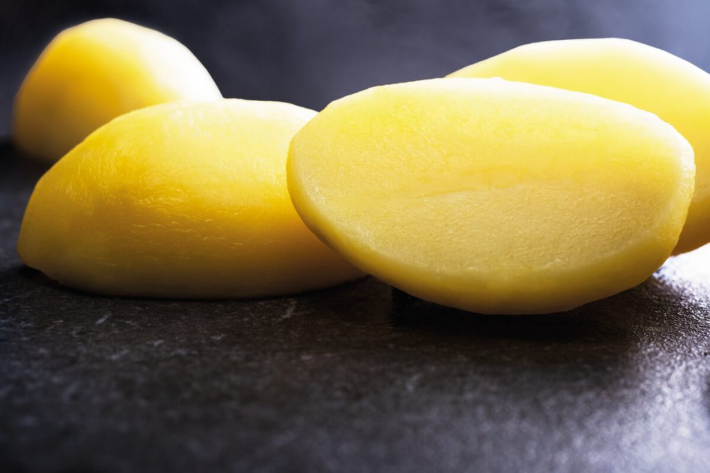 Чому картопля фрі не хрумка, а молода — розвалюється? Ось справжня причина 5 Очищена, відварена картопля